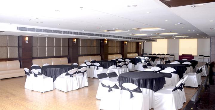 Tulip Inn Zirakpur Exterior foto
